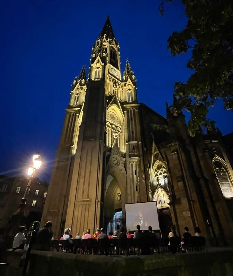 “Risen” filmaren proiekzioa Artzain Onaren katedralean