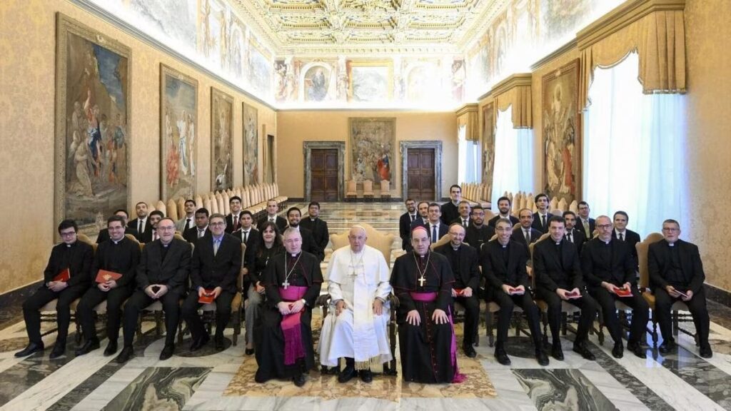 Los seminaristas de San Sebastián y Pamplona se reúnen con el Papa Francisco