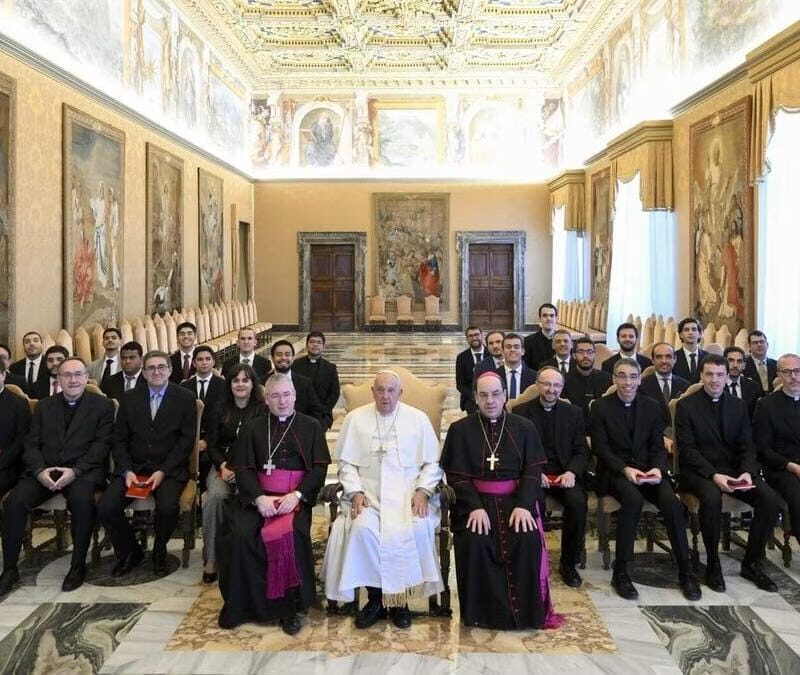 Los seminaristas de San Sebastián y Pamplona se reúnen con el Papa Francisco