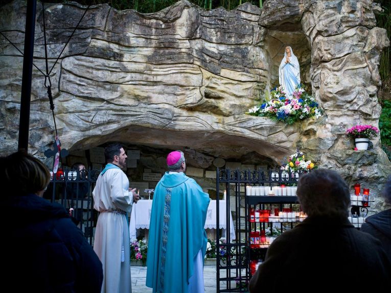 Eucaristía en Lourdes Txiki