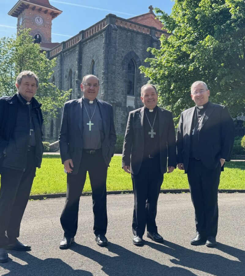 Reunión interdiocesana de los obispos del País Vasco y Navarra tras la elección del Papa León XIV