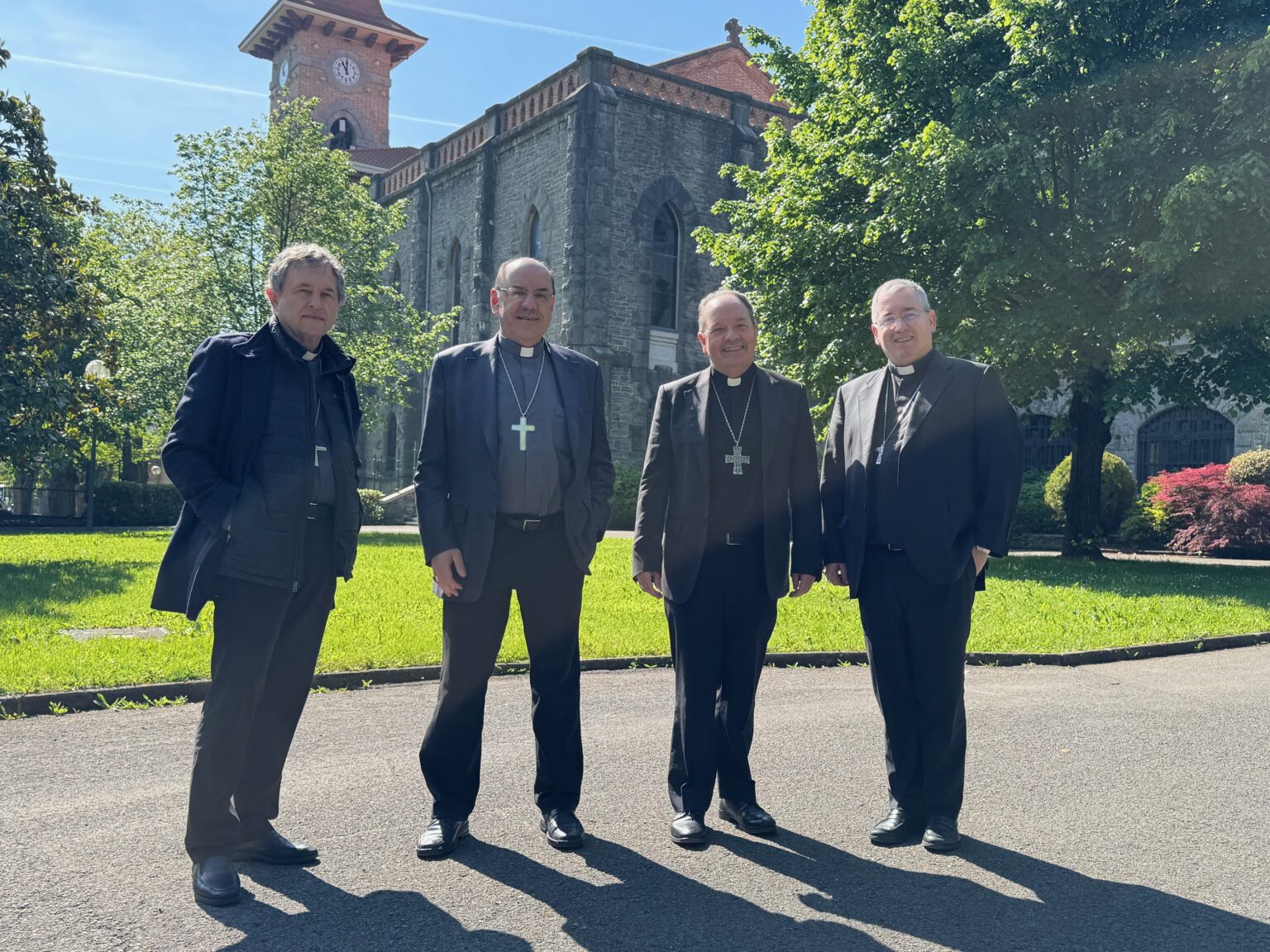Reunión interdiocesana de los obispos del País Vasco y Navarra tras la elección del Papa León XIV