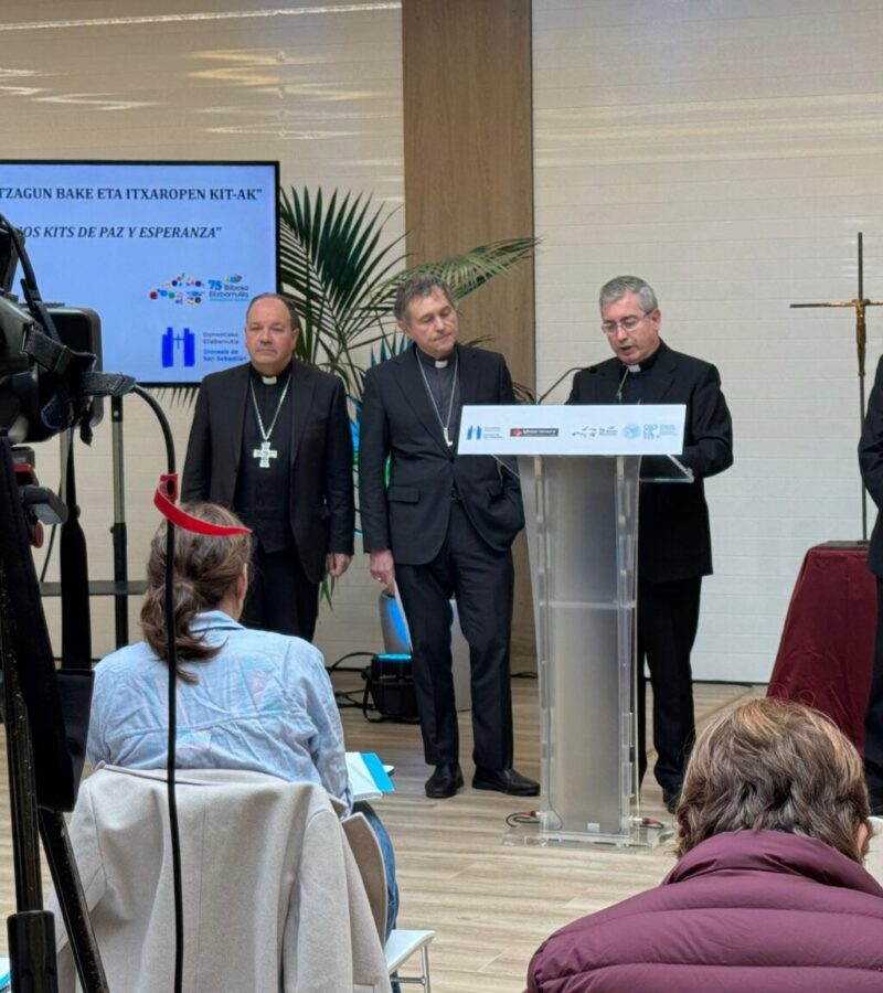 Beldurraren eta ziurgabetasunaren aurrean “bake eta itxaropen kit-ak” prestatzeko deia egin dute Euskadiko eta Nafarroako gotzainek