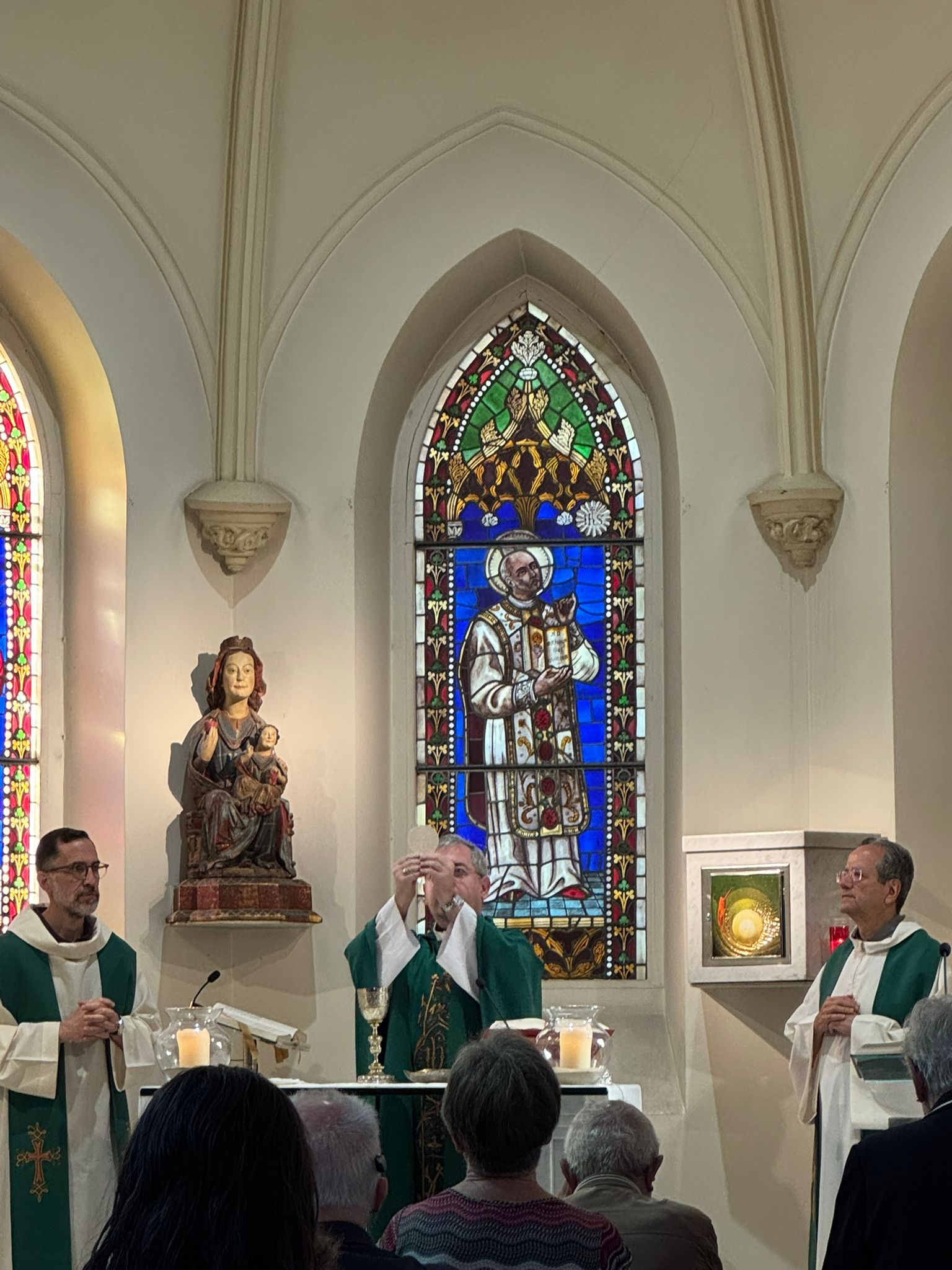 Catequesis sobre las partes de la Eucaristía con el Obispo