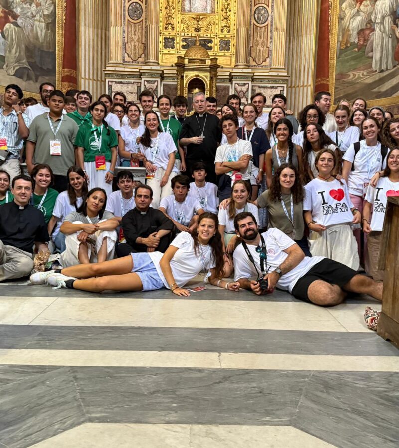 200 jóvenes de San Sebastián peregrinan a Roma con su obispo en el Jubileo de los Jóvenes