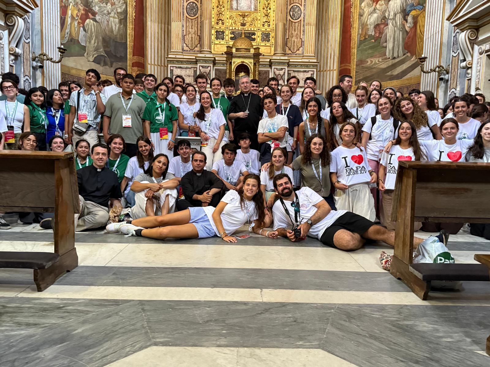 200 jóvenes de San Sebastián peregrinan a Roma con su obispo en el Jubileo de los Jóvenes
