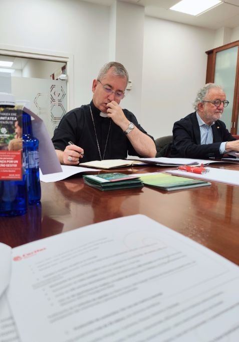 El obispo Fernando Prado anima a Caritas Gipuzkoa a continuar siendo pionera en la atención social