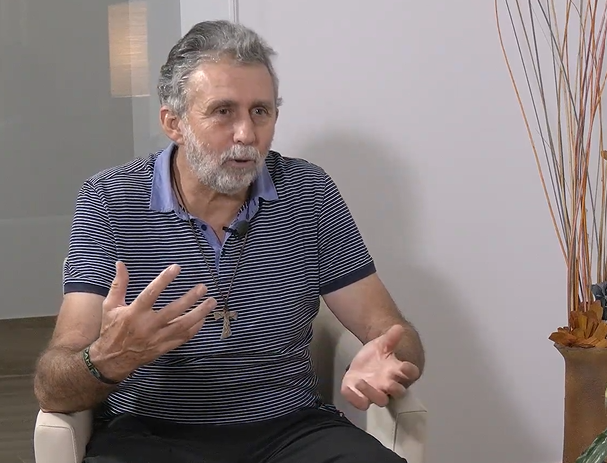 Txarli Azcona: “Misioa konbertsio bide bat da”