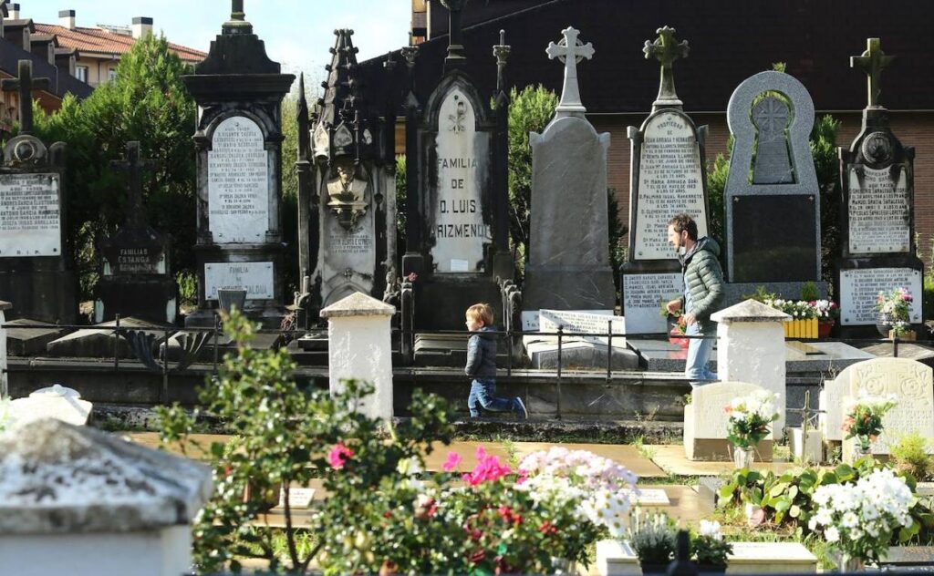 Día de Todos los Santos y Día de los Difuntos en el Espejo de Gipuzkoa