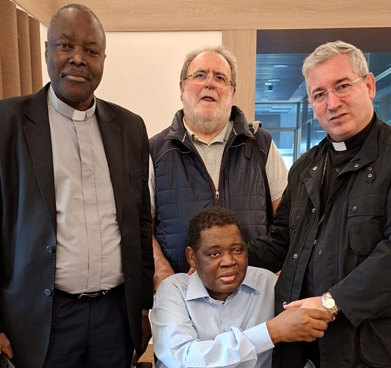 El sacerdote Hervé Tienou regresa a su país natal tras más de una década en la Diócesis de San Sebastián