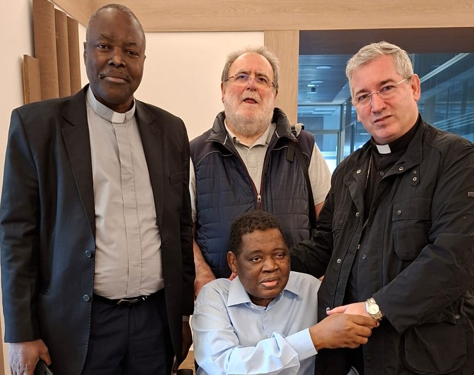 El sacerdote Hervé Tienou regresa a su país natal tras más de una década en la Diócesis de San Sebastián