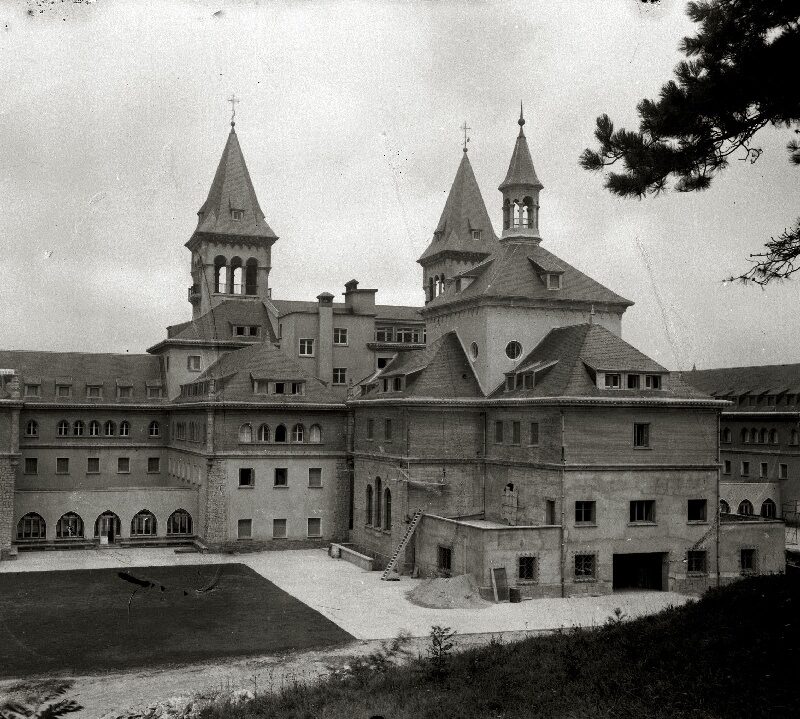 Quo Commodius buldarekin jaio zen Donostiako Elizbarrutia