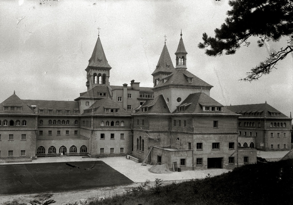 Quo Commodius buldarekin jaio zen Donostiako Elizbarrutia