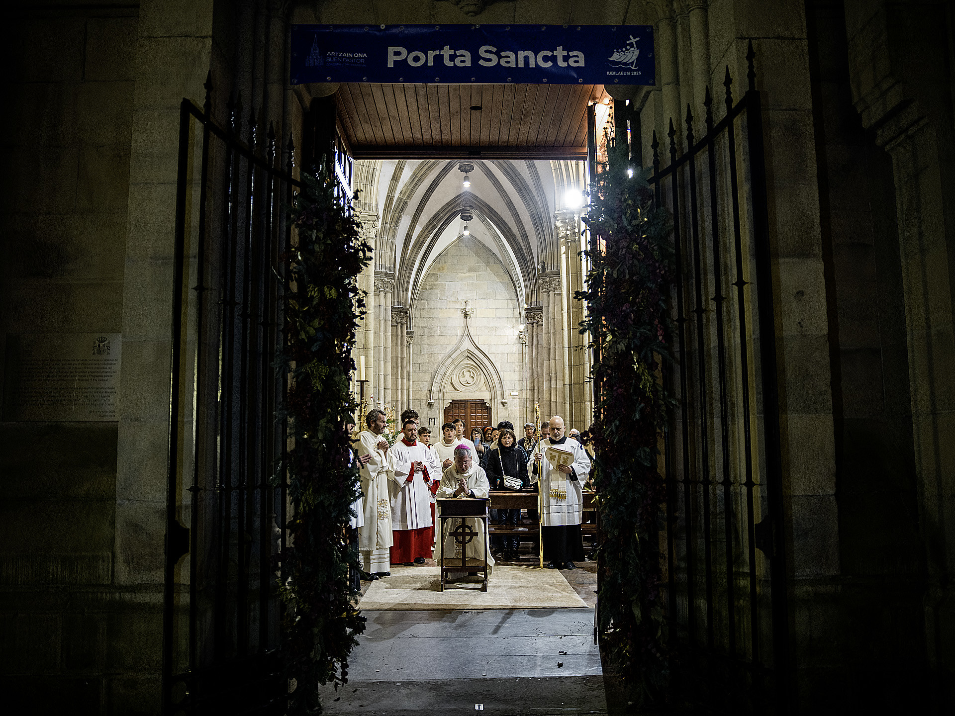 La Diócesis de San Sebastián clausura su año doblemente jubilar con el cierre de la Puerta Santa en la catedral