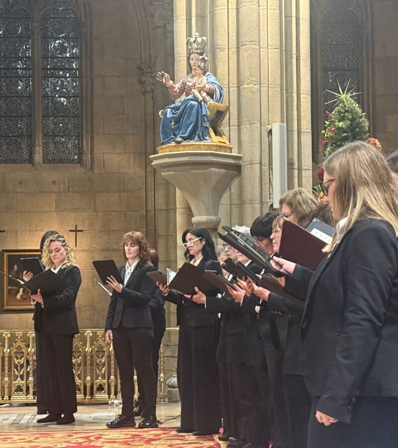 Mariaren Bihotza abesbatzak musikaz eta elkartasunez bete ditu Donostiako elizak