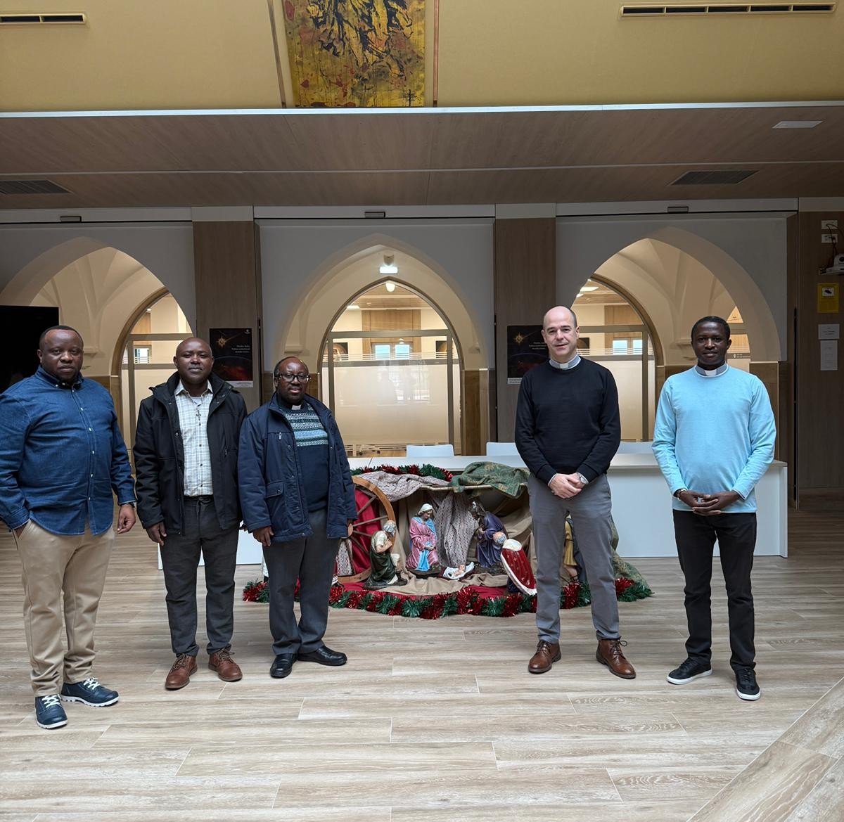 Kabgayiko (Ruanda) apaizek Donostiako Gotzaindegia bisitatu dute