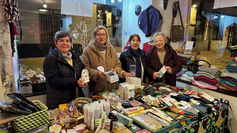 La tienda navideña solidaria para impulsar el comercio justo ya está en funcionamiento