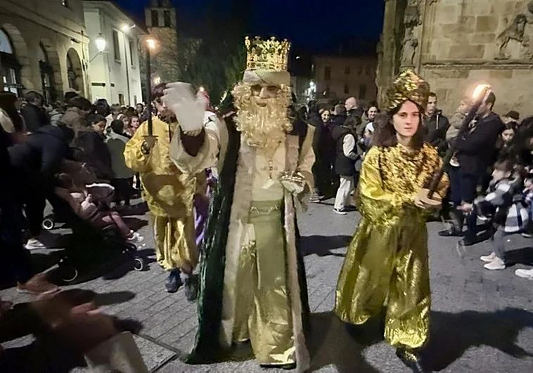 Caluroso recibimiento a los Reyes de Oriente