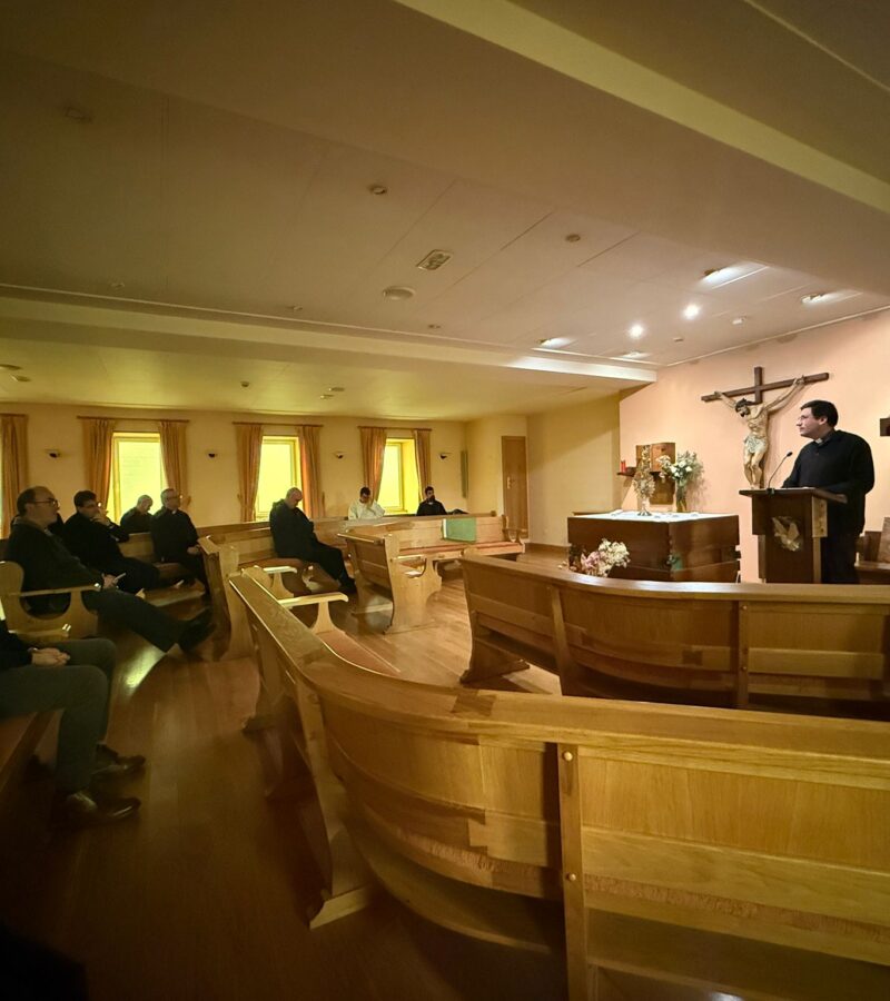 Elizbarrutiko apaizen erretiroa Arantzazun: “Apaiza Jainkoaren gizon, besteen zerbitzura”