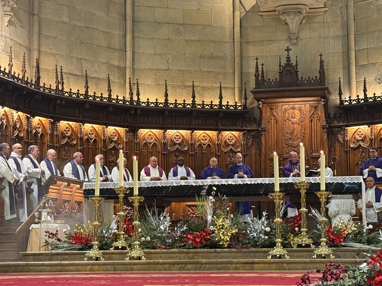 La catedral del Buen Pastor acoge una misa por el eterno descanso de Dña. Gloria Ayuso Ucero, madre de nuestro Sr. Obispo D. Fernando