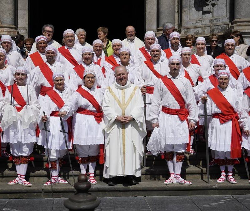 Caluroso homenaje de Azkoitia a su párroco Félix Azurmendi