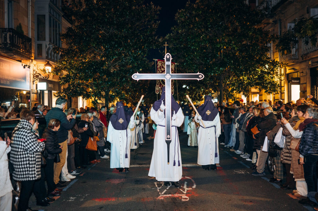 La procesión de Viernes Santo vuelve a las calles de San Sebastián en una noche histórica