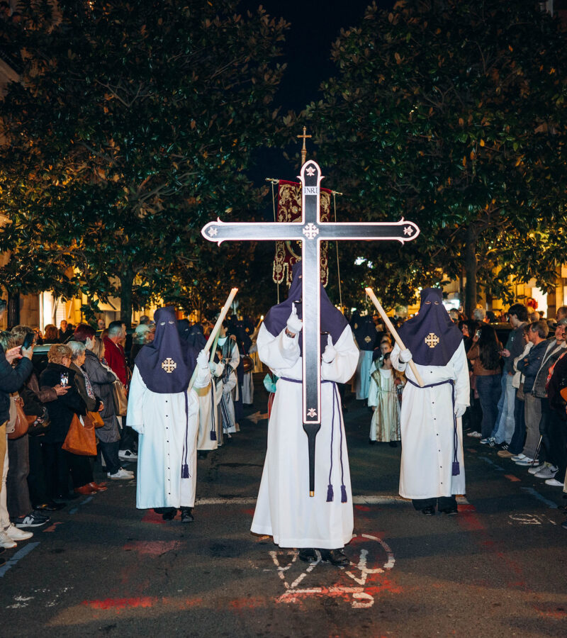 La procesión de Viernes Santo vuelve a las calles de San Sebastián en una noche histórica