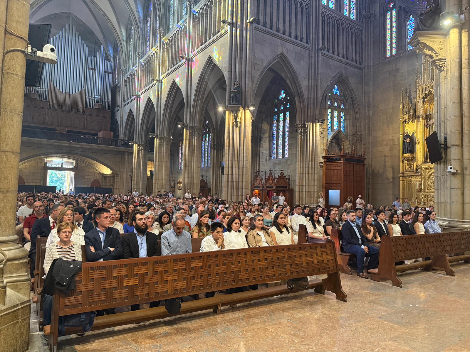 82 adultos reciben el sacramento de la Confirmación en la catedral del Buen Pastor