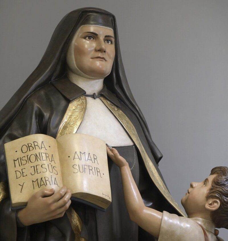 Maria Pilar Izquierdo Beataren eskultura