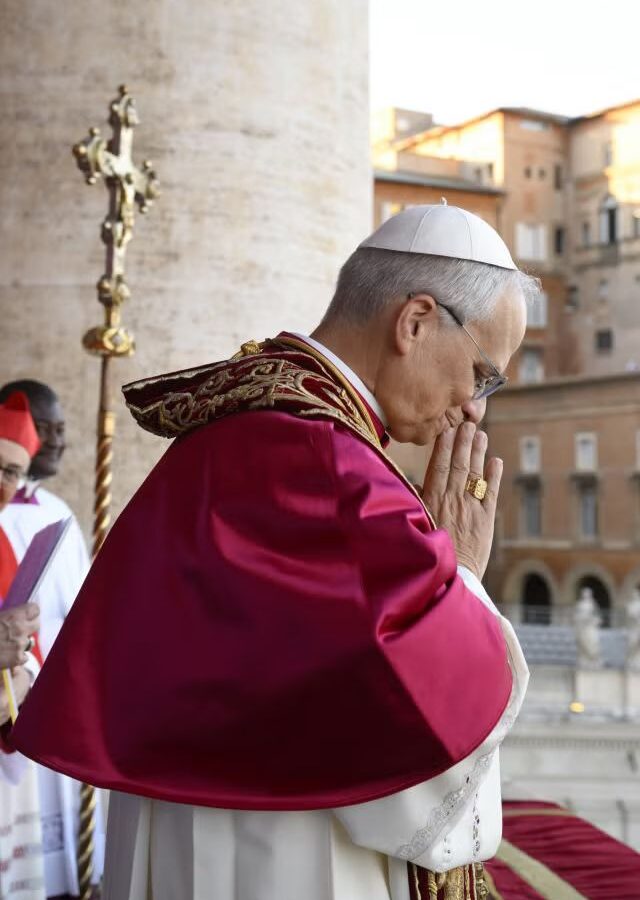 Leon XIV.a Aita Santuaren aldeko otoitza