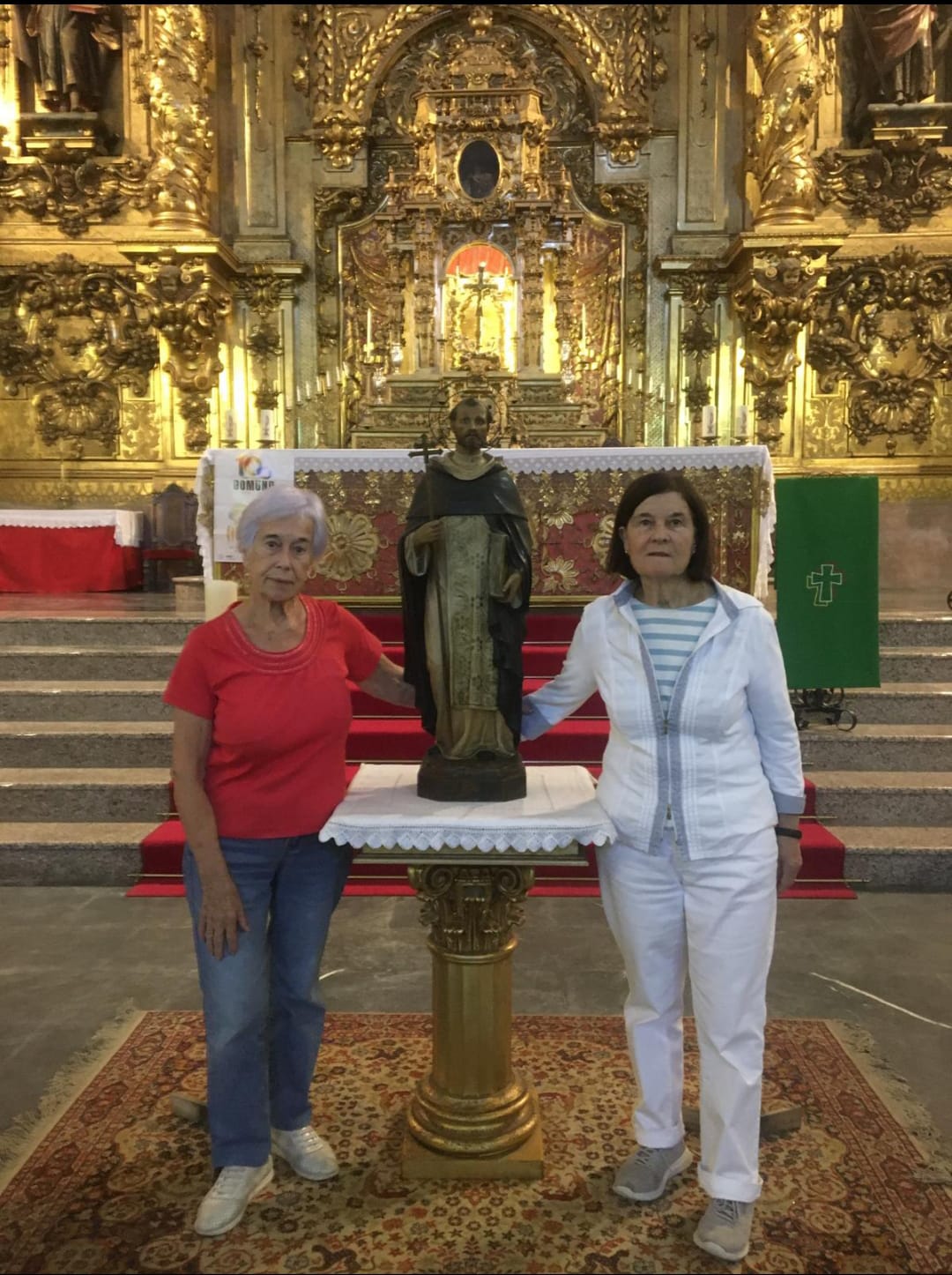 Las religiosas de la Anunciata se despiden con una donación a la comunidad cristiana